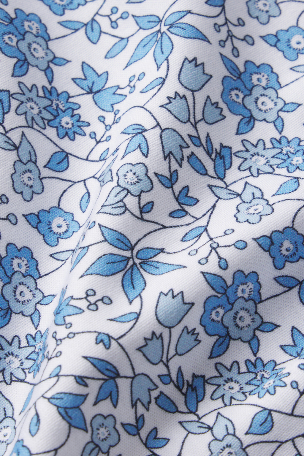The Kids Shorts Set in Delft Blue Garden Floral features soft 100% Pima cotton with a blue garden floral print, detailed with flowers and leaves and subtle shadows for added texture.